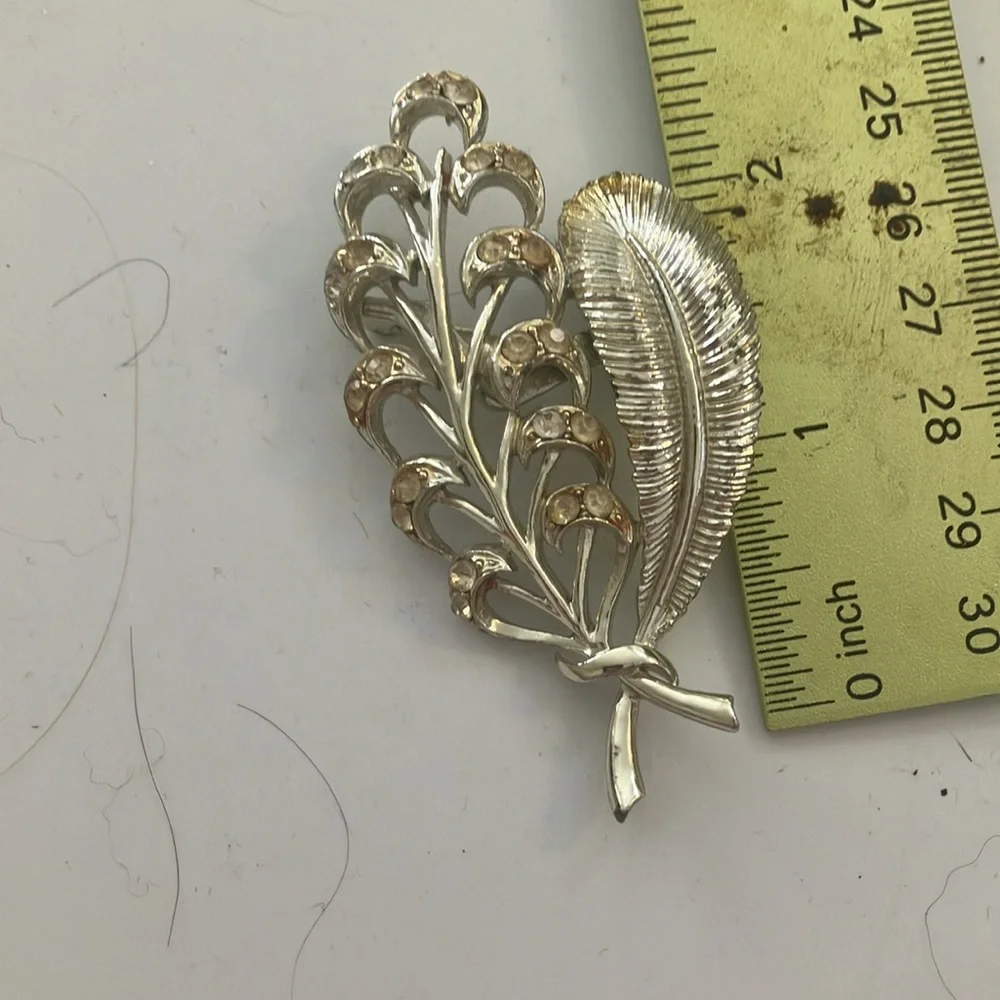 Lovely vintage brooch